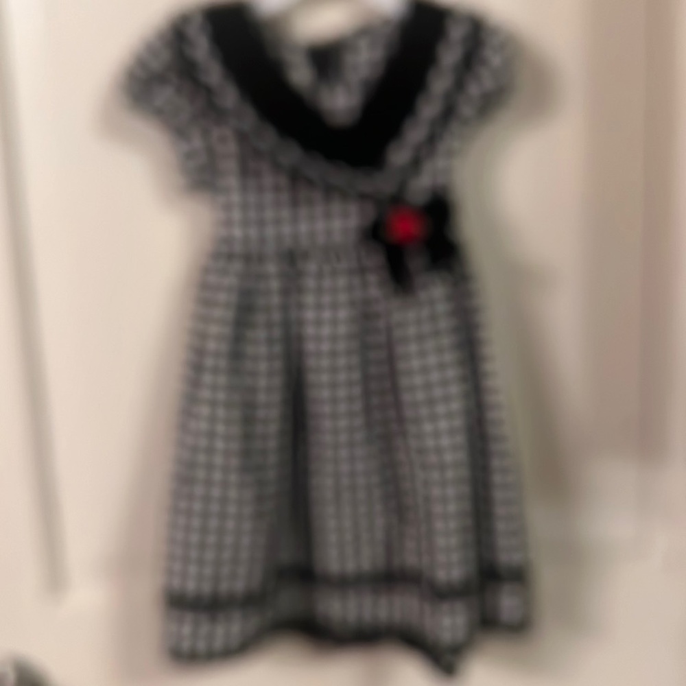 Girls Sz 4 holiday Christmas dress black white check